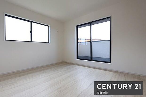 【 寝室+WIC / 9.5帖 】南向きバルコニーに面した採光豊かな寝室お好みの家具を置いてこだわりの空間を作れる広さのお部屋!