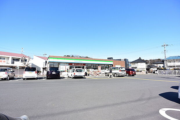 ファミリーマート柏原ニュータウン店まで98m