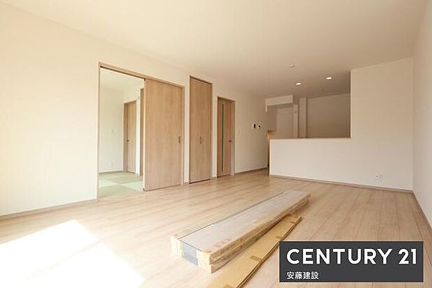 「スーパーバリューロピア入間春日町店」徒歩約6分スーパーや百円ショップ、ホームセンター等が揃って便利です！