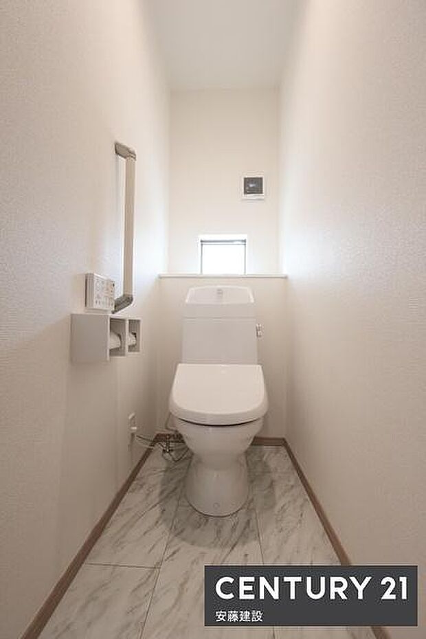 【　トイレ　/　toilet　】清潔的なウォッシュレット付きトイレ手摺完備で家族みんなにやさしい設計