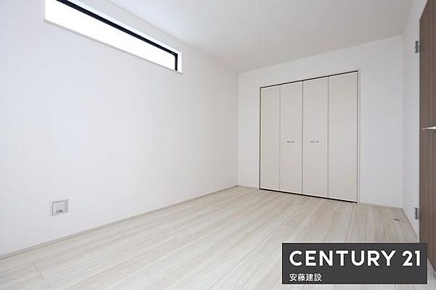 【　寝室　/　7.12帖　】南向きバルコニーに面した明るい寝室お好みの家具を置いてこだわりの空間を楽しめますね！