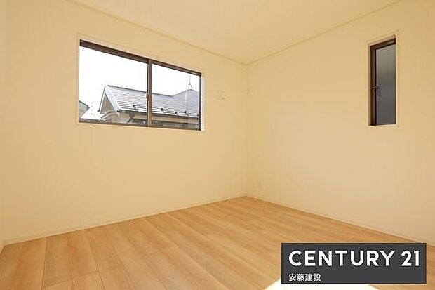 【　洋室　/　5.7帖　】お好きな家具を自由にレイアウトできる広さの洋室お子様にもちょうどいいサイズのお部屋です！