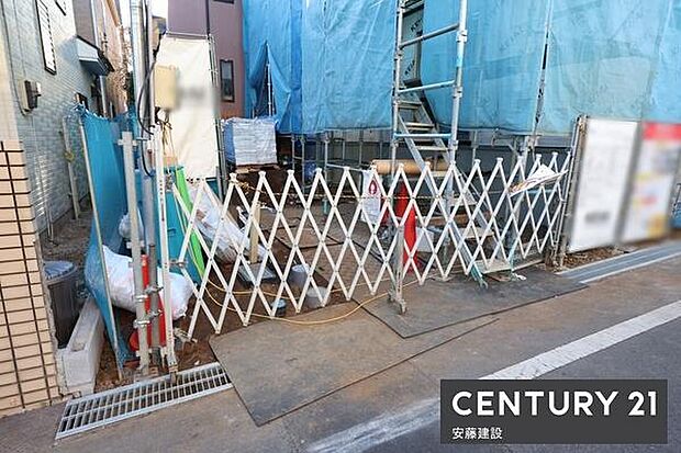 【 駐車場 / parking 】並列2台可能な駐車スペースご夫婦それぞれのお車をお家の前に停めることができます