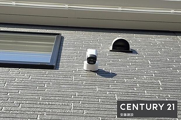 【　設備　】玄関上部にスマホ連動型防犯カメラ搭載