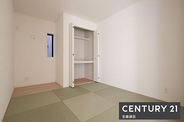 【　和洋室　/　5.25帖　】リビング横の和室は、扉をあければリビングがより開放的な空間に！ファミリークロークやお子様の遊び場などにも便利