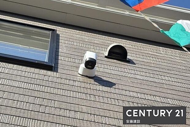 【　設備　】玄関上部にスマホ連動型防犯カメラ搭載