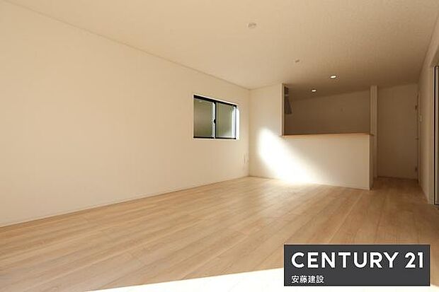 バス停まで停歩約1分で通勤・通学や雨の日のお出かけにも便利！