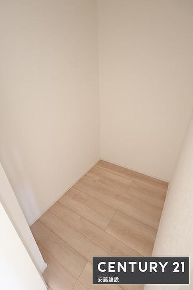 【　WIC　】季節物の衣類や家電、旅行バッグ・スポーツ用品などの収納もできて大変便利！