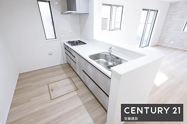 【　キッチン　/　Kitchen　】開放的なオープンキッチンで、お料理の受け渡しもスムーズ！