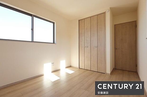 【　子供部屋　/　5.75帖　】お好きな家具を自由にレイアウトできる広さの洋室お子様にもちょうどいいサイズのお部屋です！クローゼット完備