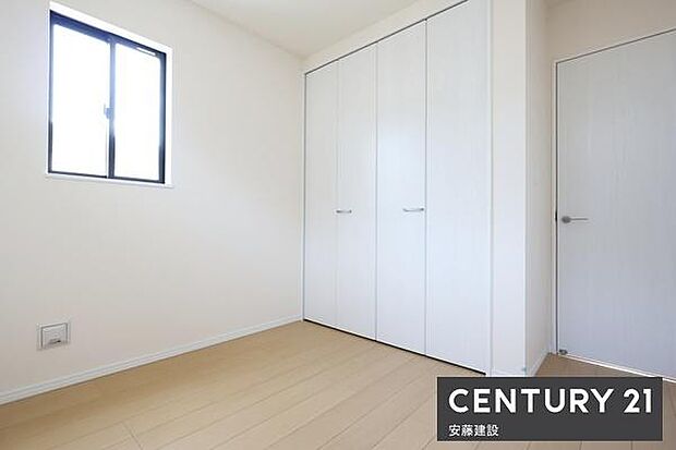 【　洋室　/　4.5帖　】明るくゆとりのある広さの洋室！クローゼット完備