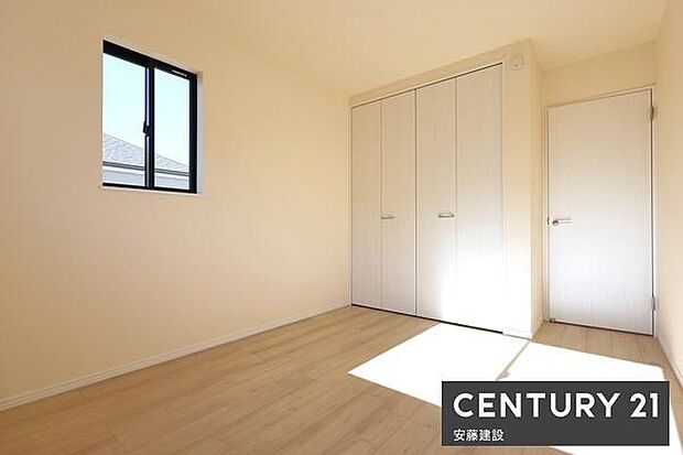 【　子供部屋　/　6帖　】お好きな家具を自由にレイアウトできる広さの洋室お子様にもちょうどいいサイズのお部屋です！クローゼット完備