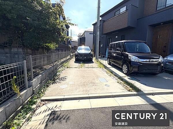 【　駐車場　/　parking　】駐車3台可能なスペース