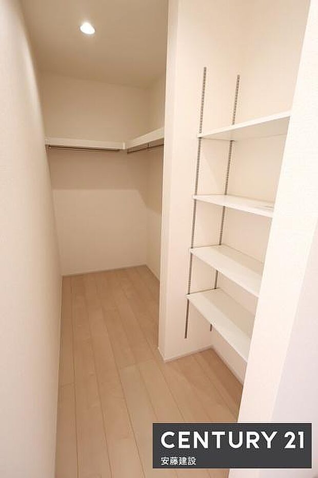 【　WIC　】毎日の洋服選びも楽しめるWIC完備！しっかり収納可能で居住空間を広々と活用できます