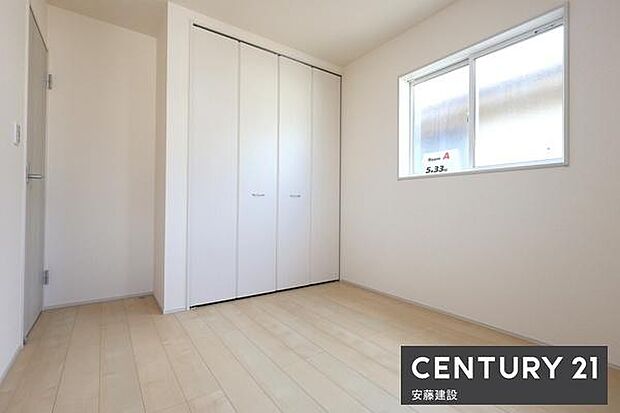 【　洋室　/　5.33帖　】清潔感溢れるシンプルな洋室！クローゼット完備