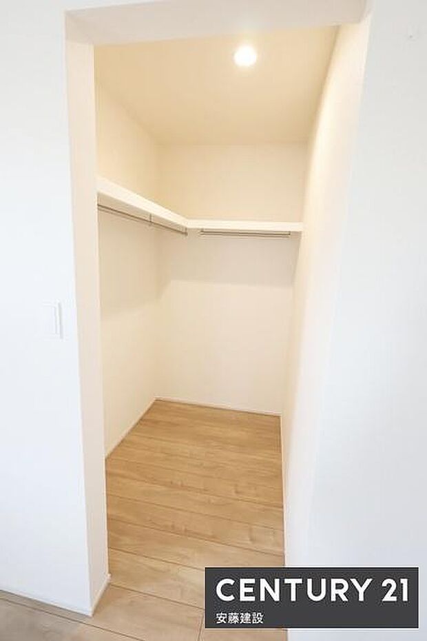 【　WIC　】毎日の洋服選びも楽しめるWIC完備！しっかり収納可能で居住空間を広々と活用できます