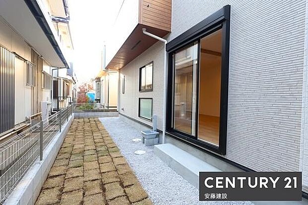 【　庭　/　Garden　】ちょっとしたお庭があるとガーデニングや家庭菜園など楽しみも広がります！