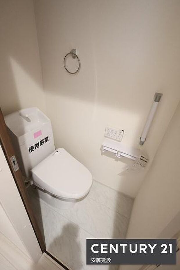 【　トイレ　/　toilet　】清潔的なウォッシュレット付きトイレ手摺完備で家族みんなにやさしいトイレです