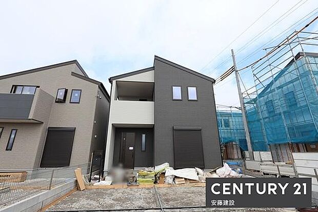 徒歩10分圏内に小学校やスーパー、ドラッグストアが揃った便利な環境