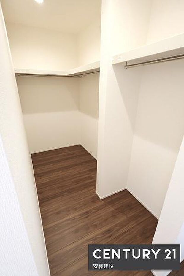 【 WIC 】毎日の洋服選びも楽しめるWIC完備!しっかり収納可能で居住空間を広々と活用できます
