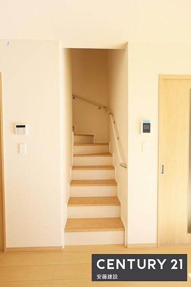 【 リビングイン階段 】家族の会話が自然と増えるリビングイン階段設計