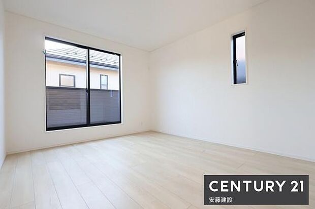 【　子供部屋　/　7帖　】バルコニーに面して明るくあたたかな洋室！お好きな家具を自由にレイアウトできるゆとりの広さ