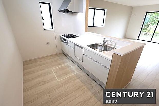 【　キッチン+食洗機　/　Kitchen　】リビングを見渡せるキッチンで、お料理の受け渡しもスムーズ！