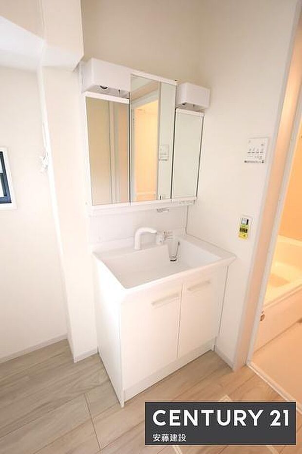 【　独立洗面化粧台　】身支度のしやすい独立洗面化粧台完備しっかり収納可能で物が散らからず綺麗に保てます！