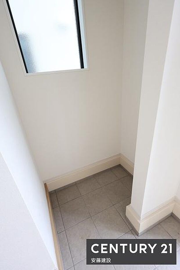 【 SIC 】かさばりやすいベビーカーやアウトドア用品、濡れた雨具もそのまま収納可能なSIC完備