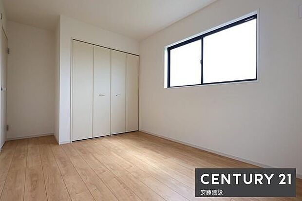 【 洋室 / 6.5帖 】清潔感溢れるシンプルな洋室!クローゼット完備