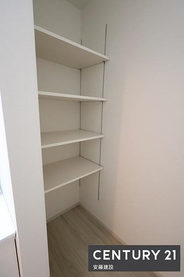 【　リネン庫　】洗面所にサイズ調節ができる可動棚