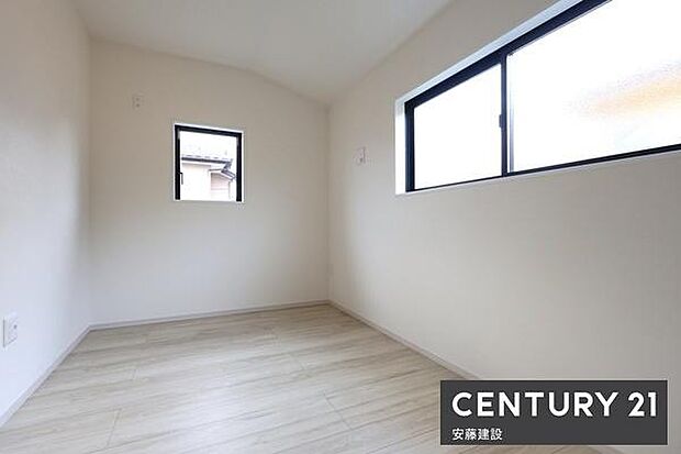 【　洋室　/　5.2帖　】清潔感溢れるシンプルな洋室！