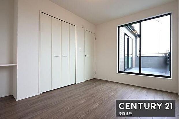 【　寝室　/　6.25帖　】お好みの家具を置いてこだわりの空間を作れる、ゆとりのある広さの寝室！