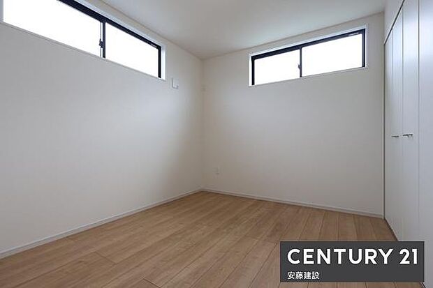 【　子ども部屋　/　5.2帖　】お好きな家具を自由にレイアウトできる広さの洋室！クローゼット完備