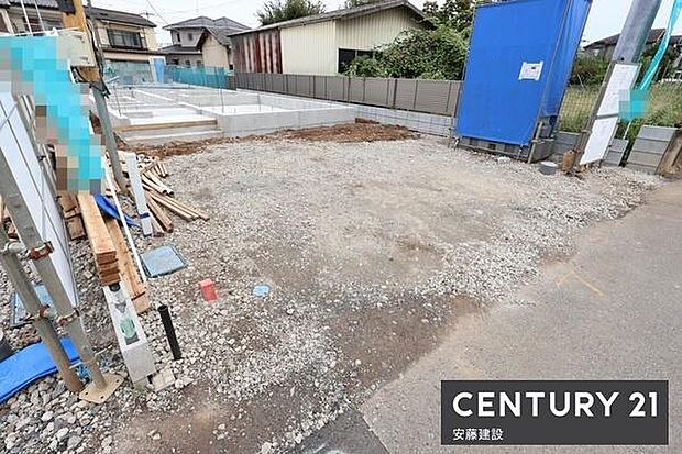 【 駐車場 / parking 】並列2台可能な駐車スペースご夫婦それぞれのお車をお家の前に停めることができます