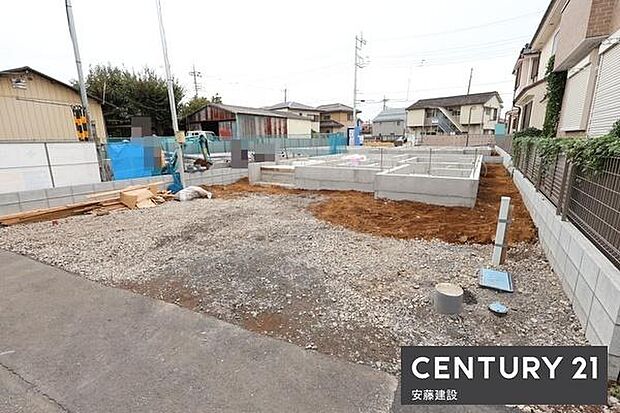 【 駐車場 / parking 】並列2台可能な駐車スペースご夫婦それぞれのお車をお家の前に停めることができます