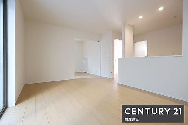 【　リビング　/　14帖　】二面採光で陽当・風通良好なゆとりのあるLDK一日の大半を過ごす部屋だからこそ過ごしやすい空間にこだわりたいですね！