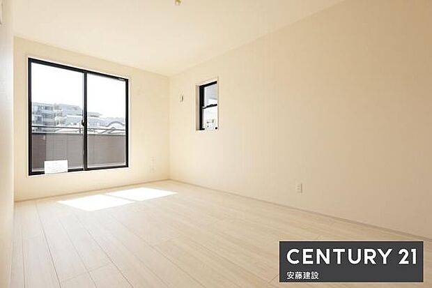 【 寝室 / 7.5帖 】二面採光で陽当・風通良好な寝室!ダブルベットを置いてもゆとりがあり夫婦でも使いやすい居室