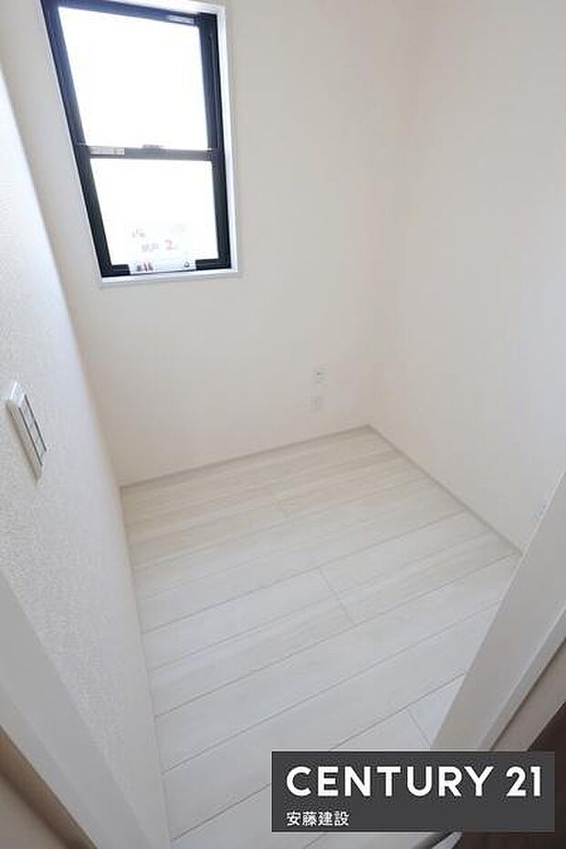 【 サービスルーム 】収納やちょっとした仕事や家事に使えるサービスルーム完備