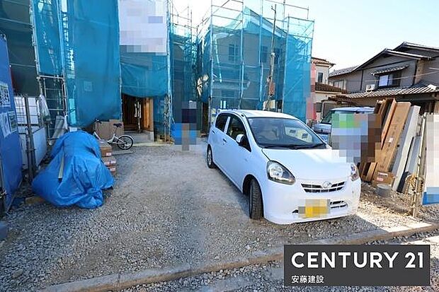 【　駐車場　/　parking　】並列2台可能な駐車スペースご夫婦それぞれのお車をお家の前に停めることができます