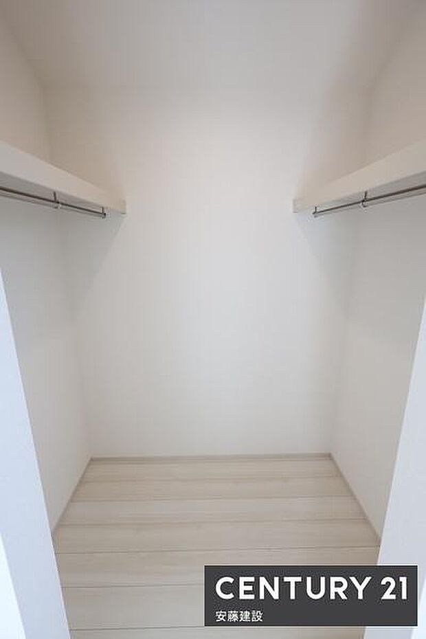 【 WIC 】毎日の洋服選びも楽しめるWIC完備!しっかり収納可能で居住空間を広々と活用できます