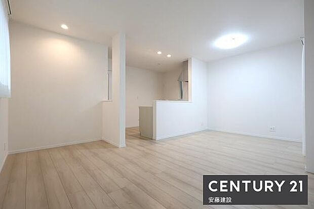 【　リビング　/　14.93帖　】家族みんながゆったりくつろげそうなLDK一日の大半を過ごす部屋だからこそ過ごしやすい空間にこだわりたいですね！