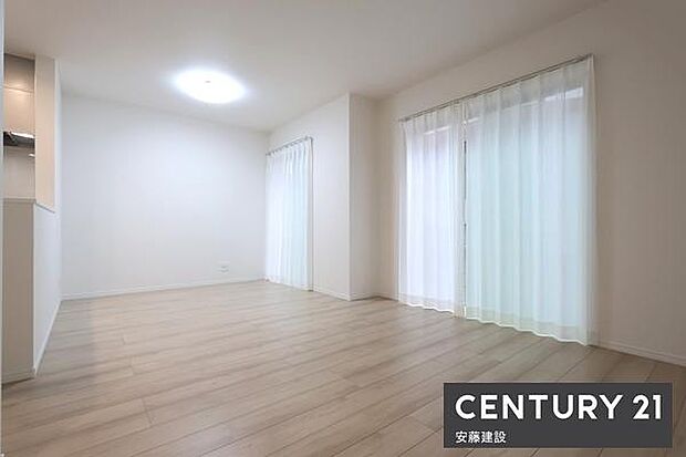 【　リビング　/　14.93帖　】家族の会話が自然と増えるリビングイン階段設計