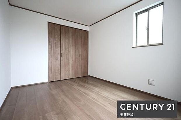 【 寝室 / 6帖 】ダブルベッドを置ける寝室はご夫婦でお使いいただける空間