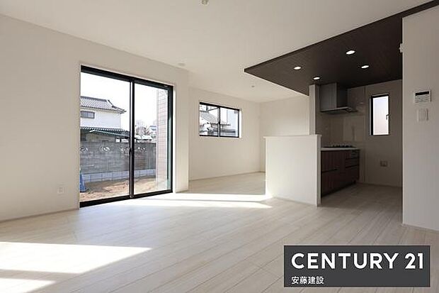 【　リビング　/　16帖　】家族みんながゆったりくつろげそうなLDK一日の大半を過ごす部屋だからこそ過ごしやすい空間にこだわりたいですね！