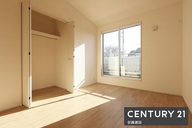 【 子供部屋 / 6帖 】明るくゆとりのある広さの洋室!クローゼット完備どんな家具にも合わせやすい白基調のお部屋です