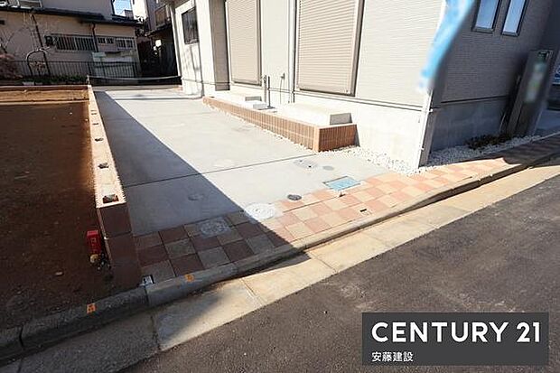 【 駐車場 / parking 】駐車2台可能なスペース