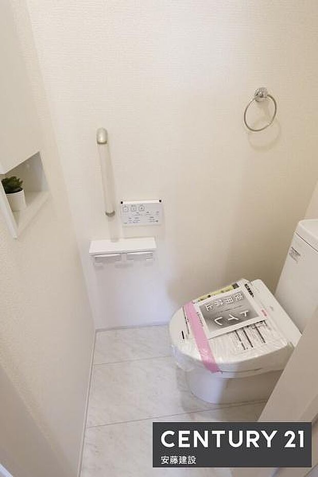 【 2階トイレ / toilet 】ウォッシュレット付きトイレ