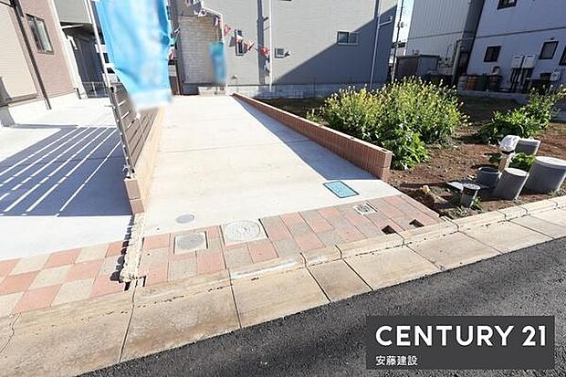 【　駐車場　/　parking　】駐車2台可能なスペース