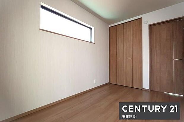 【　洋室　/　5帖　】清潔感溢れるシンプルな洋室！クローゼット完備